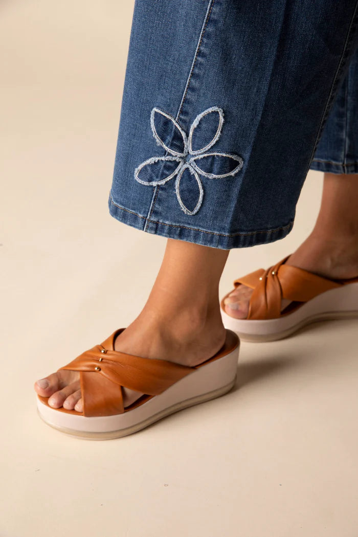Tossed Floral Cropped Jean