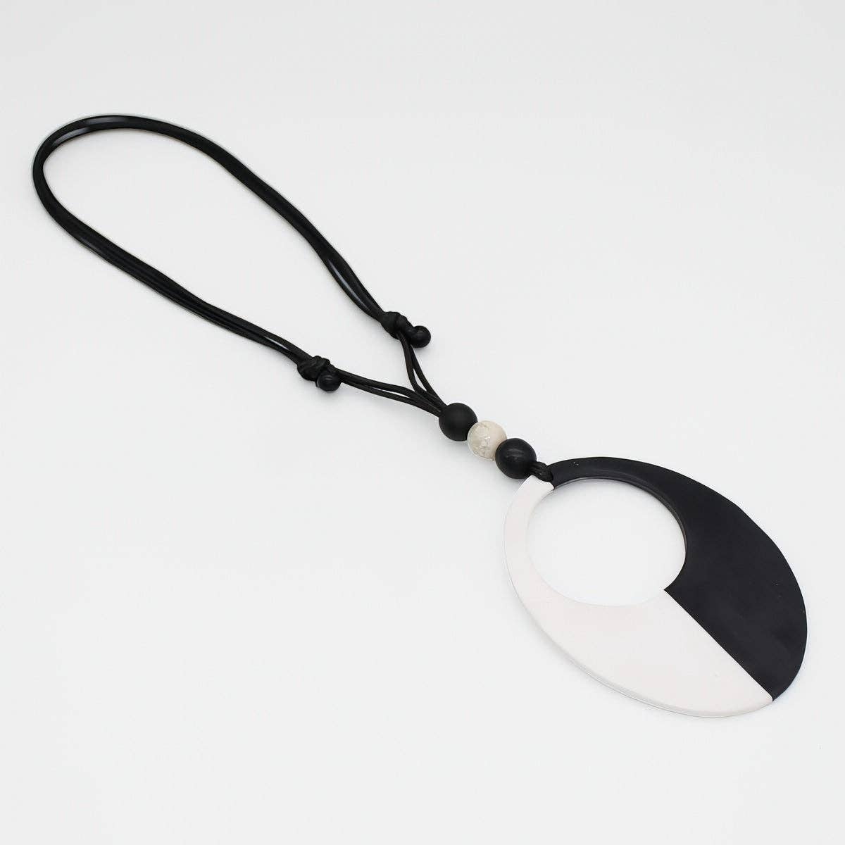 Oval Victoria Black White Pendant