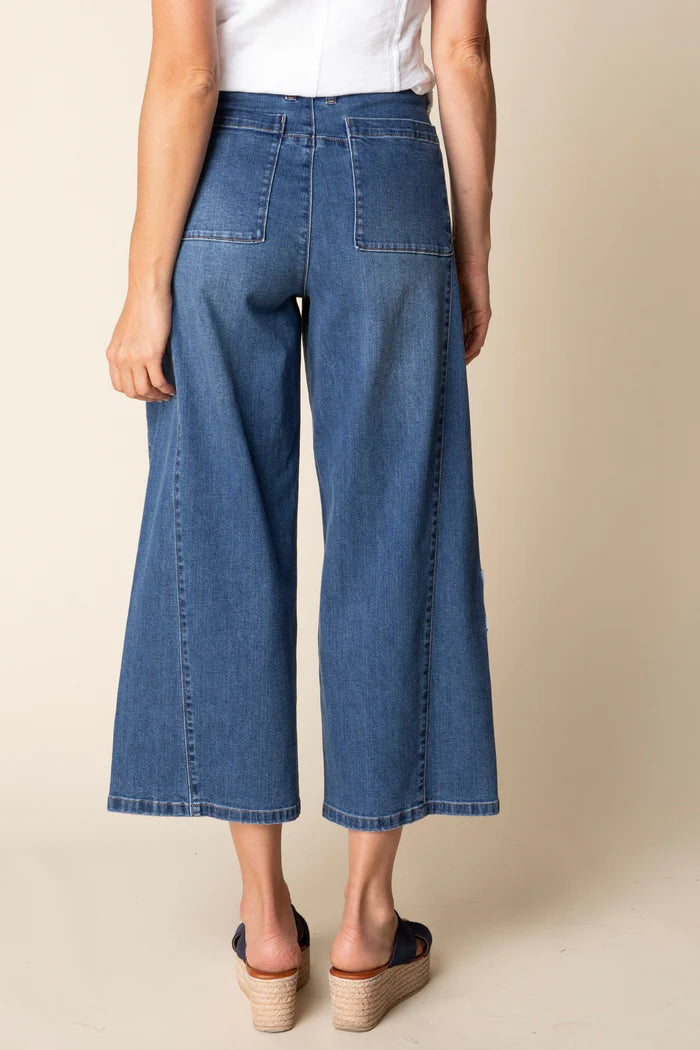 Tossed Floral Cropped Jean