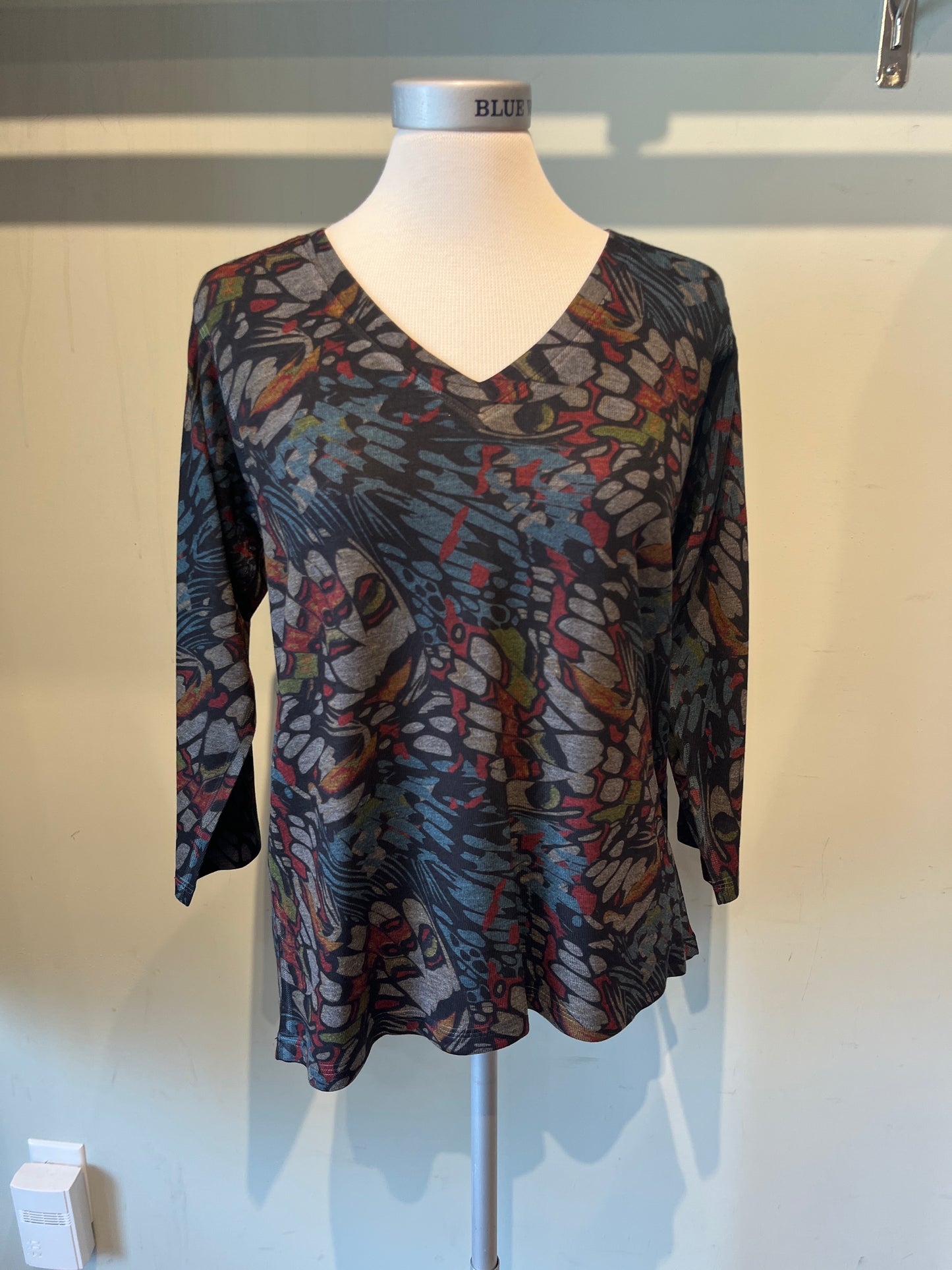 Printed Multi-Color V-Neck Hacci 3/4 sleeve